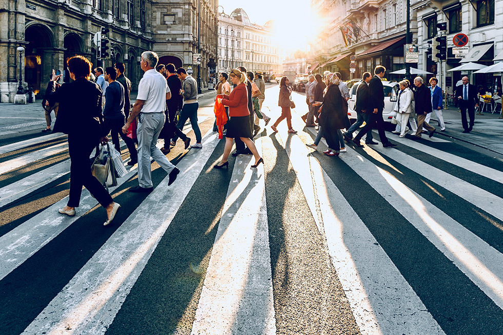 People in a city crossing a crosswalk